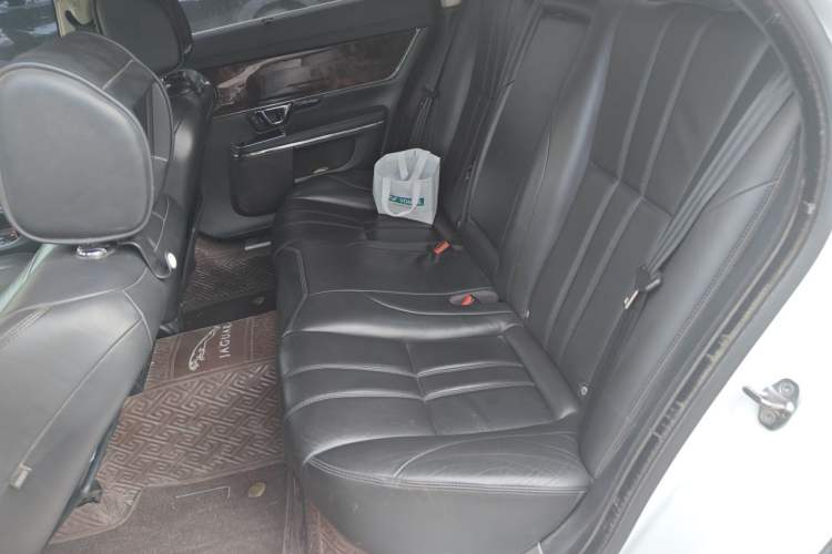 Used Jaguar XJ 2014 XJL 3.0 SC Two-Wheel-Drive Panoramic Business Edition Left Rear Seat