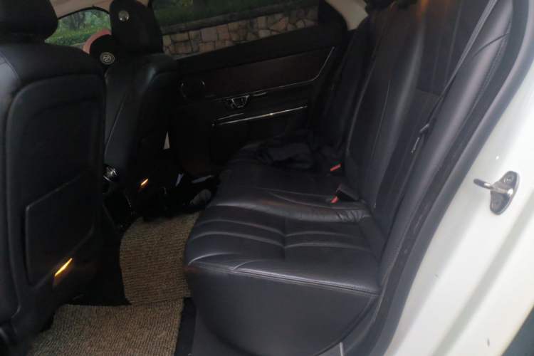 Used Jaguar XJ 2014 XJL 2.0T Two-Wheel-Drive Elegant Business Edition Left Rear Seat