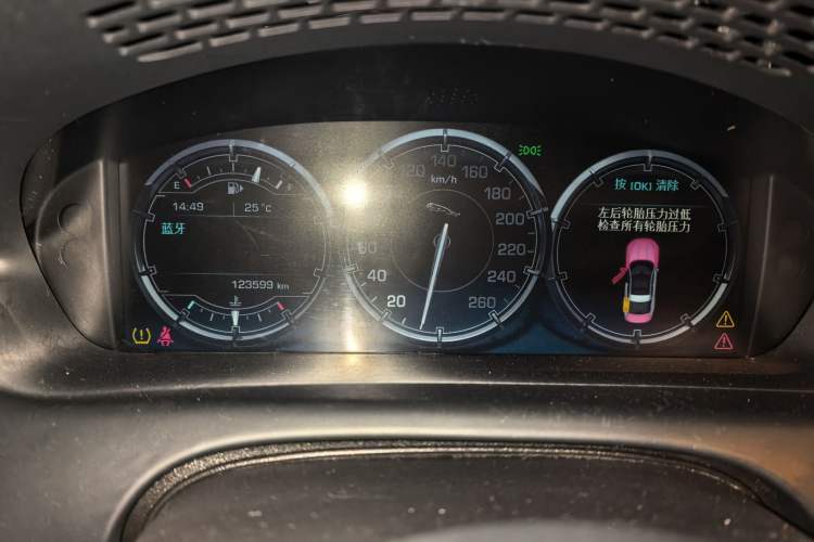 Used Jaguar XJ 2014 XJL 3.0 SC Four-Wheel Drive Prestige Business Edition Odometer Close Up
