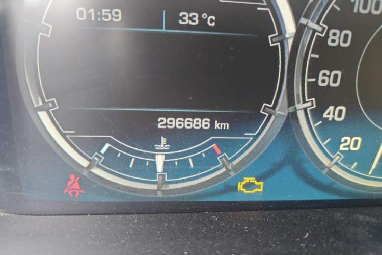 Used Jaguar XJ 2014 XJL 3.0 SC Two-Wheel-Drive Panoramic Business Edition Odometer Close Up