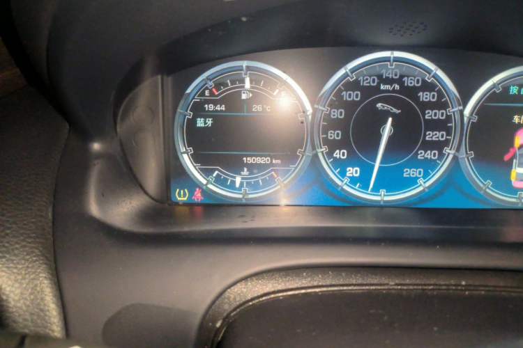 Used Jaguar XJ 2014 XJL 2.0T Two-Wheel-Drive Elegant Business Edition Odometer Close Up