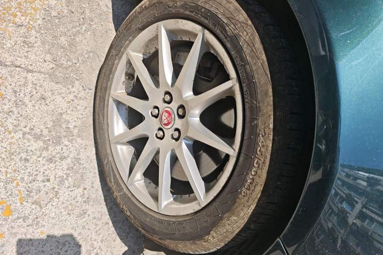 Used Jaguar XJ 2014 XJL 2.0T Two-Wheel Drive Panoramic Business Edition Right Front Wheel Hub
