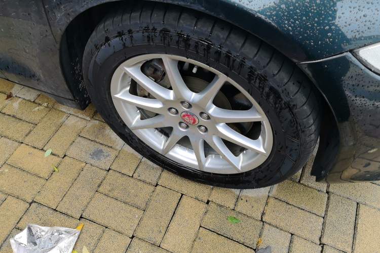 Used Jaguar XJ 2014 XJL 2.0T Two-Wheel-Drive Elegant Business Edition Right Front Wheel Hub