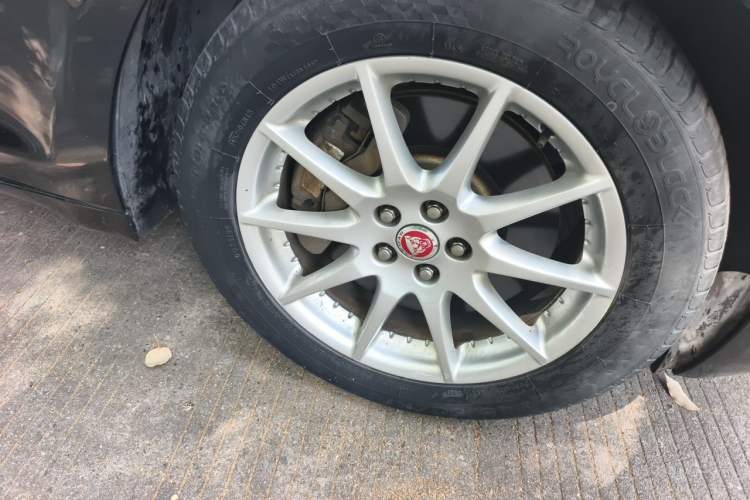 Used Jaguar XJ 2014 XJL 2.0T Two-Wheel-Drive Elegant Business Edition Right Front Wheel Hub