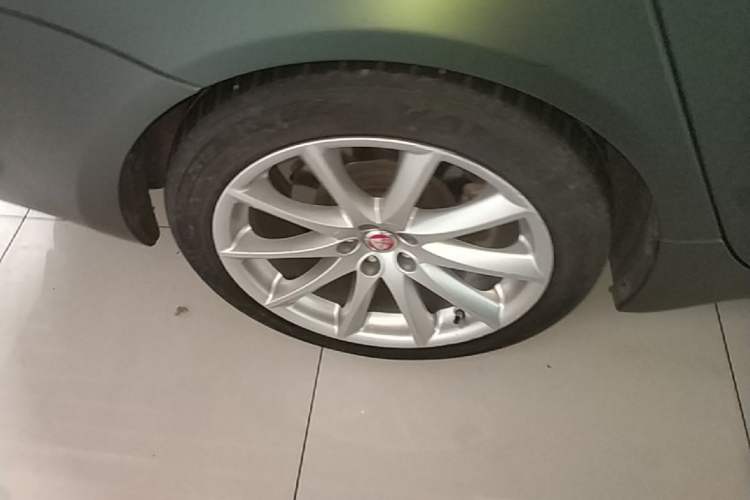 Used Jaguar XJ 2014 XJL 3.0 SC Four-Wheel Drive Panoramic Business Edition Right Rear Wheel Hub