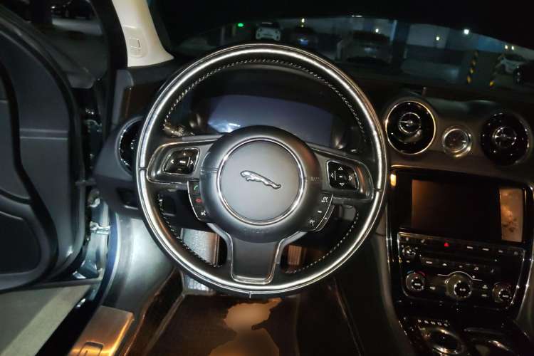 Used Jaguar XJ 2014 XJL 2.0T Two-Wheel-Drive Elegant Business Edition Steering Wheel