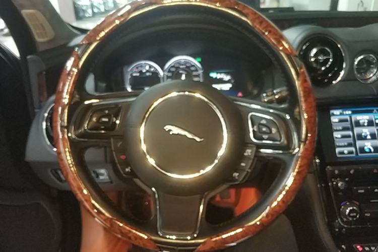 Used Jaguar XJ 2014 XJL 3.0 SC Four-Wheel Drive Panoramic Business Edition Steering Wheel