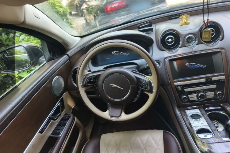 Used Jaguar XJ 2014 XJL 2.0T Two-Wheel-Drive Elegant Business Edition Steering Wheel