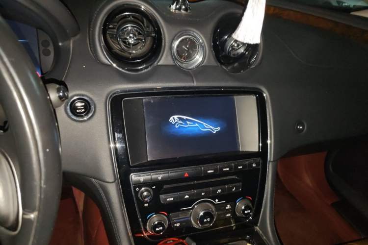 Used Jaguar XJ 2014 XJL 3.0 SC Two-Wheel-Drive Panoramic Business Edition Audio And AC Panel