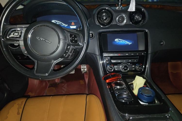 Used Jaguar XJ 2014 XJL 3.0 SC Two-Wheel-Drive Panoramic Business Edition Center Console