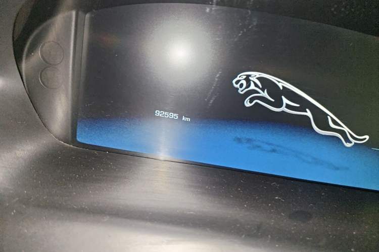 Used Jaguar XJ 2014 XJL 3.0 SC Two-Wheel-Drive Panoramic Business Edition Odometer Close Up