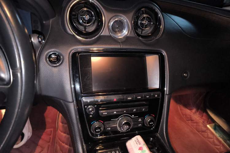 Used Jaguar XJ 2014 XJL 2.0T Two-Wheel-Drive Elegant Business Edition Audio And AC Panel