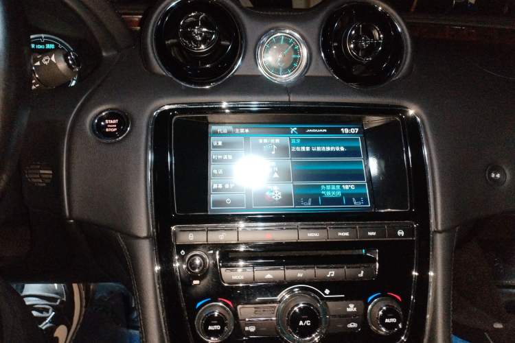 Used Jaguar XJ 2014 XJL 3.0 SC Four-Wheel Drive Panoramic Business Edition Audio And AC Panel