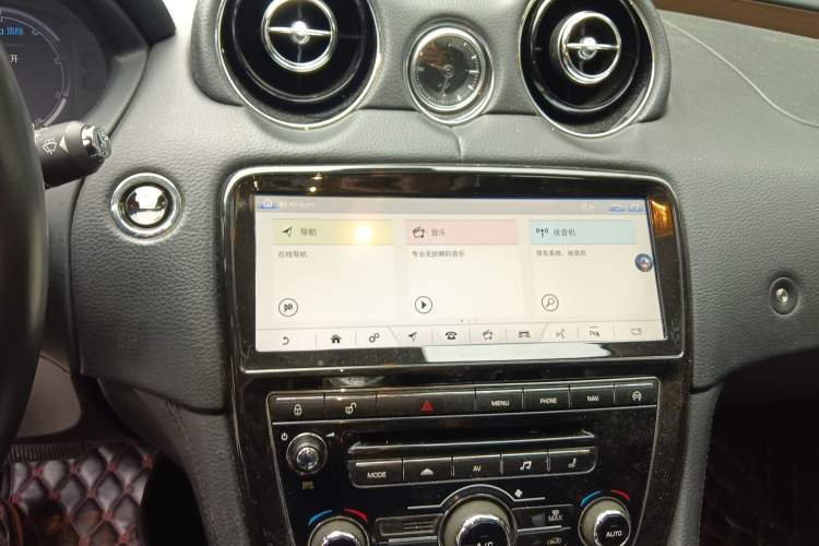 Used Jaguar XJ 2014 XJL 2.0T Two-Wheel-Drive Elegant Business Edition Audio And AC Panel