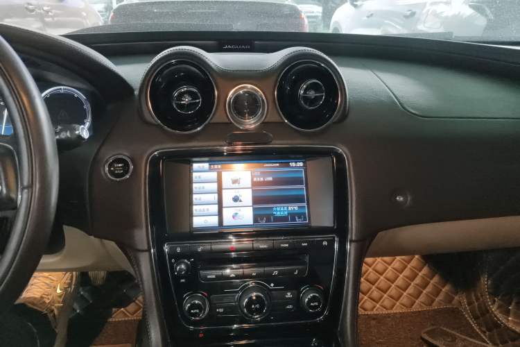 Used Jaguar XJ 2014 XJL 2.0T Two-Wheel-Drive Elegant Business Edition Audio And AC Panel