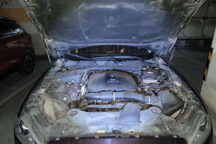 Used Jaguar XJ 2014 XJL 2.0T Two-Wheel-Drive Elegant Business Edition Engine Bay