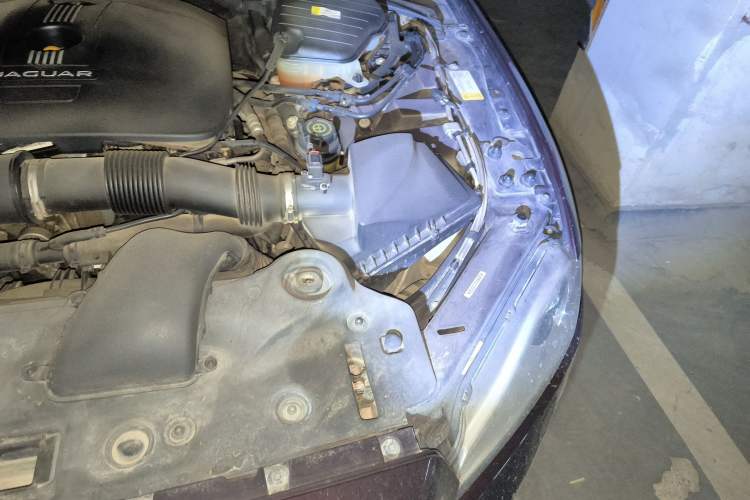 Used Jaguar XJ 2014 XJL 2.0T Two-Wheel-Drive Elegant Business Edition Engine Bay Left