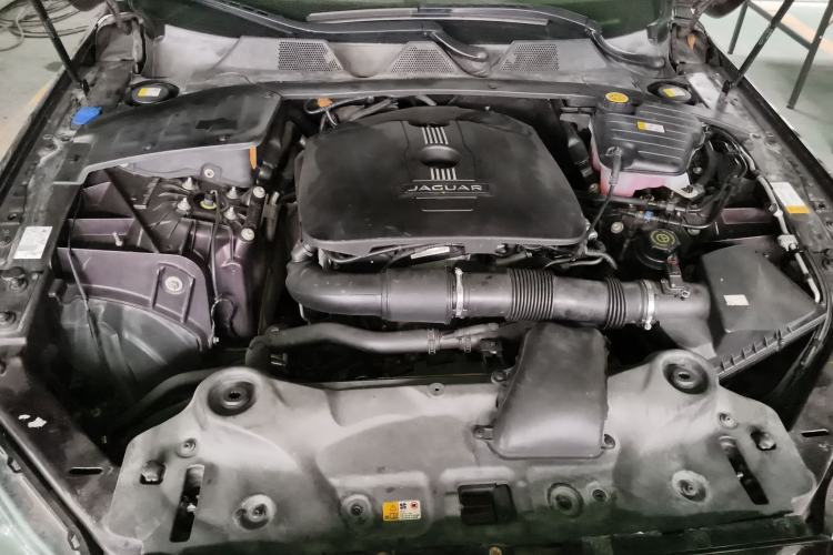 Used Jaguar XJ 2014 XJL 2.0T Two-Wheel-Drive Elegant Business Edition Engine Bay