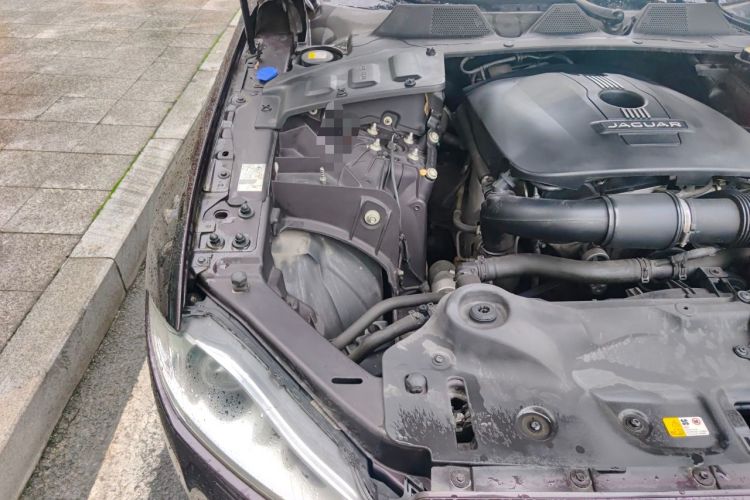 Used Jaguar XJ 2014 XJL 2.0T Two-Wheel-Drive Elegant Business Edition Engine Bay Right