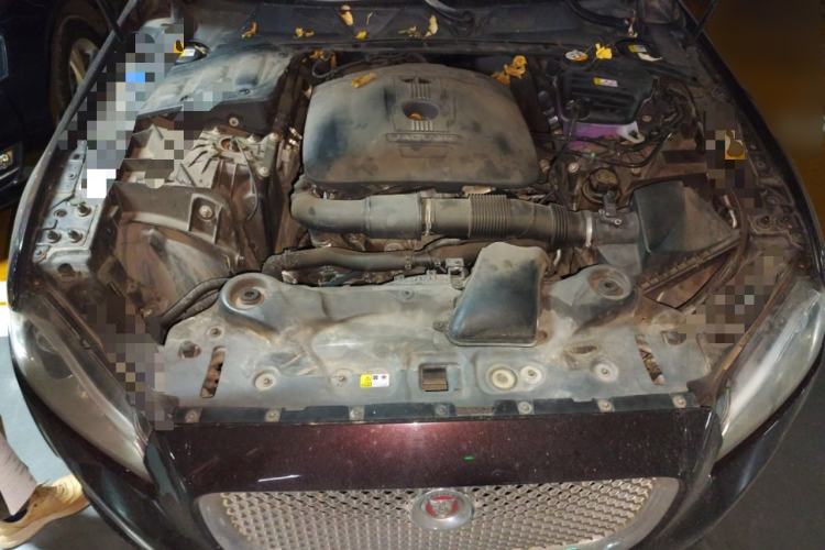 Used Jaguar XJ 2014 XJL 2.0T Two-Wheel-Drive Elegant Business Edition Engine Bay