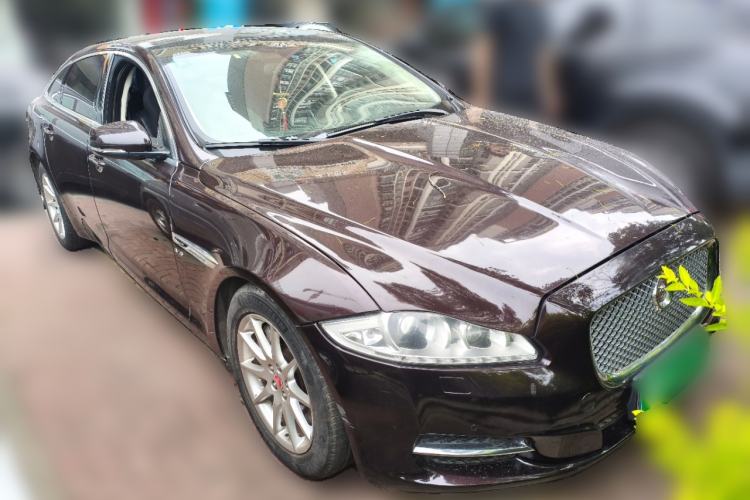 Used Jaguar XJ 2014 XJL 3.0 SC Two-Wheel-Drive Panoramic Business Edition Front Right 45 Deg