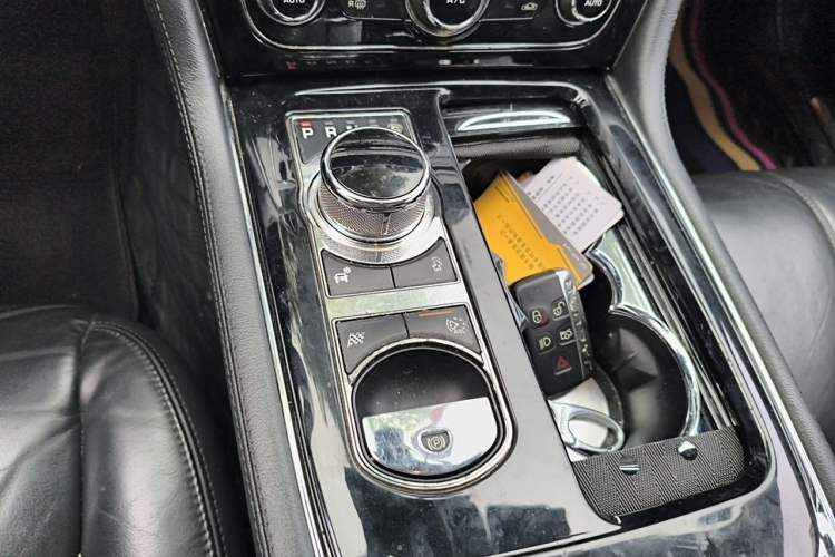 Used Jaguar XJ 2014 XJL 3.0 SC Two-Wheel-Drive Panoramic Business Edition Gear Lever