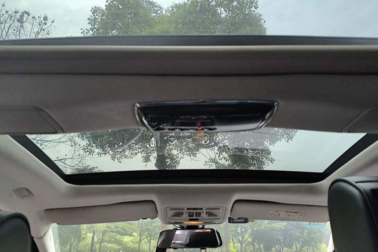 Used Jaguar XJ 2014 XJL 3.0 SC Two-Wheel-Drive Panoramic Business Edition Headliner