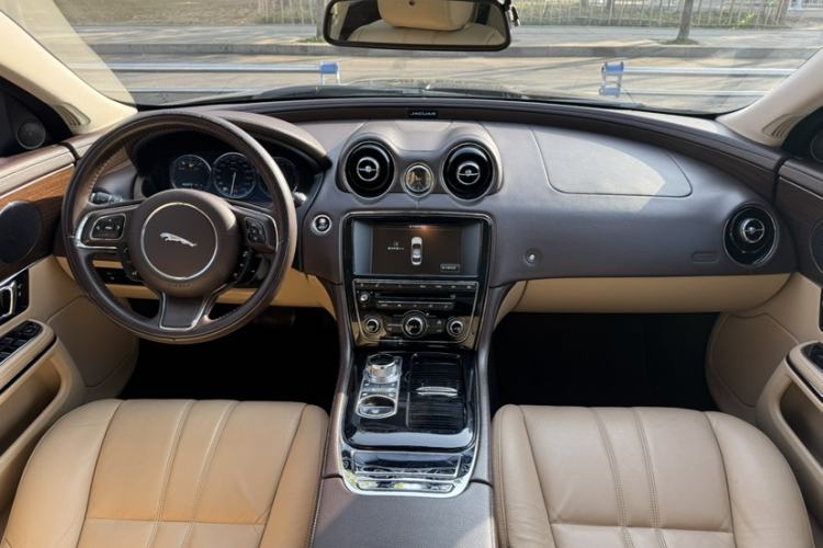 Used Jaguar XJ 2014 XJL 2.0T Two-Wheel-Drive Elegant Business Edition Interior 2