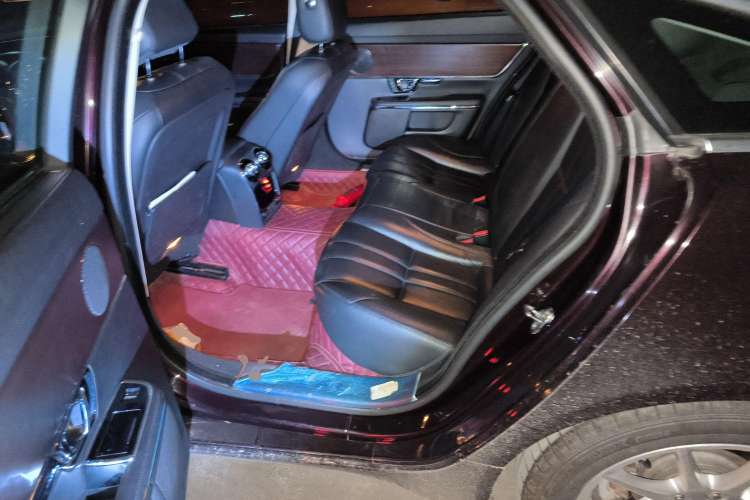 Used Jaguar XJ 2014 XJL 2.0T Two-Wheel-Drive Elegant Business Edition Left Rear Seat