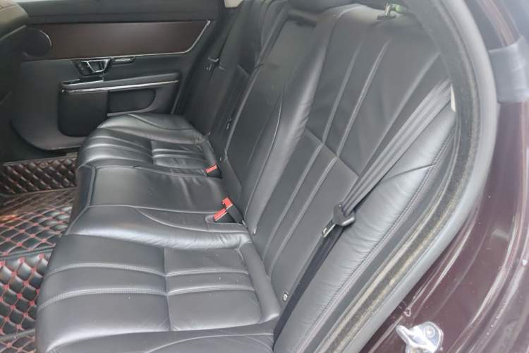 Used Jaguar XJ 2014 XJL 2.0T Two-Wheel-Drive Elegant Business Edition Left Rear Seat