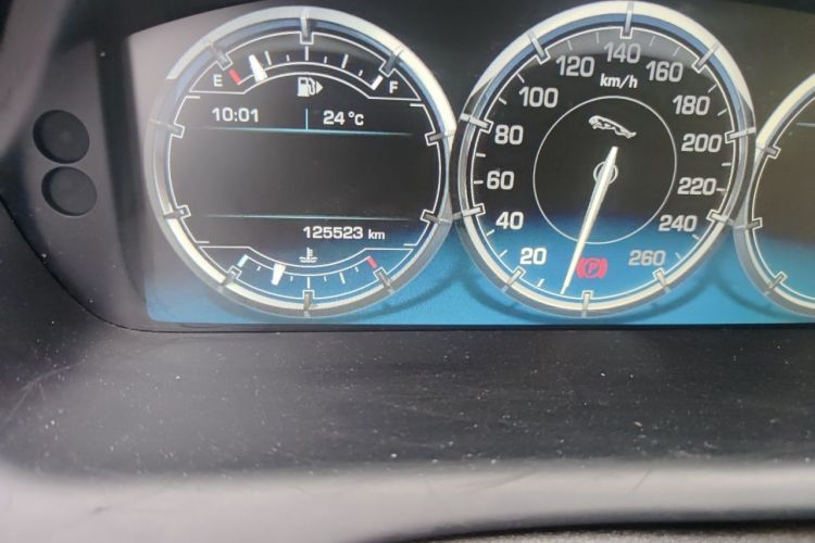 Used Jaguar XJ 2014 XJL 2.0T Two-Wheel-Drive Elegant Business Edition Odometer Close Up