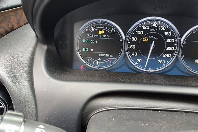 Used Jaguar XJ 2014 XJL 3.0 SC Two-Wheel-Drive Panoramic Business Edition Odometer Close Up
