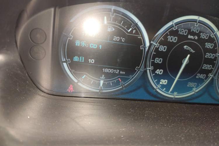 Used Jaguar XJ 2014 XJL 2.0T Two-Wheel-Drive Elegant Business Edition Odometer Close Up