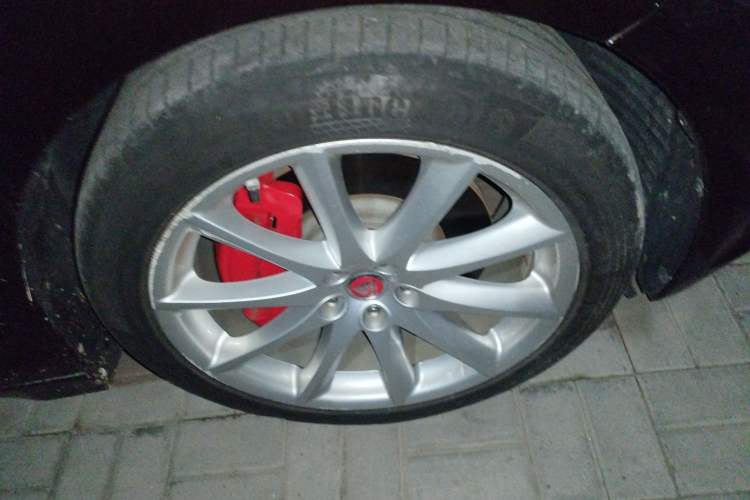 Used Jaguar XJ 2014 XJL 3.0 SC Four-Wheel Drive Panoramic Business Edition Right Front Wheel Hub
