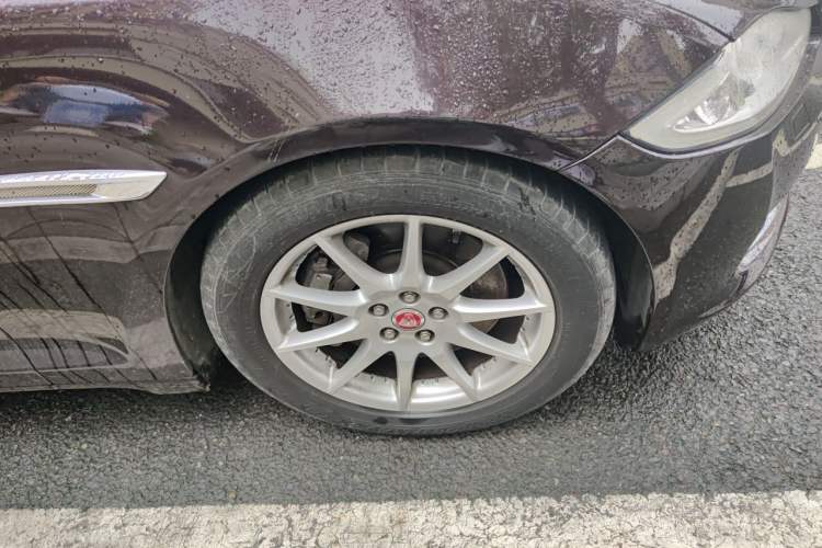 Used Jaguar XJ 2014 XJL 2.0T Two-Wheel-Drive Elegant Business Edition Right Front Wheel Hub