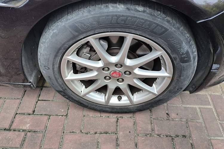 Used Jaguar XJ 2014 XJL 3.0 SC Two-Wheel-Drive Panoramic Business Edition Right Front Wheel Hub