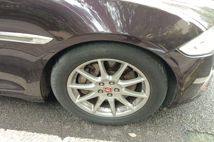 Used Jaguar XJ 2014 XJL 2.0T Two-Wheel-Drive Elegant Business Edition Right Front Wheel Hub
