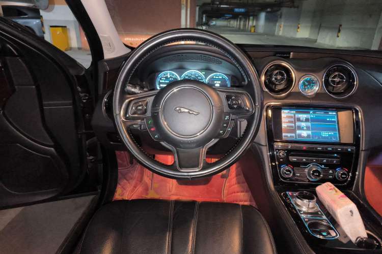 Used Jaguar XJ 2014 XJL 2.0T Two-Wheel-Drive Elegant Business Edition Steering Wheel