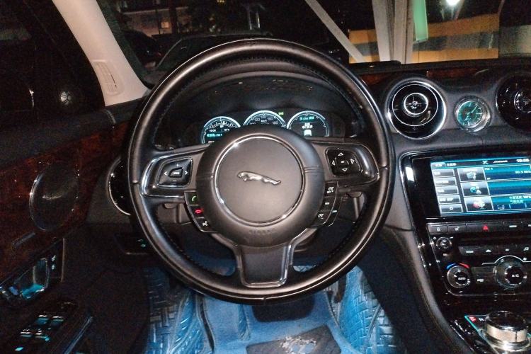 Used Jaguar XJ 2014 XJL 3.0 SC Four-Wheel Drive Panoramic Business Edition Steering Wheel