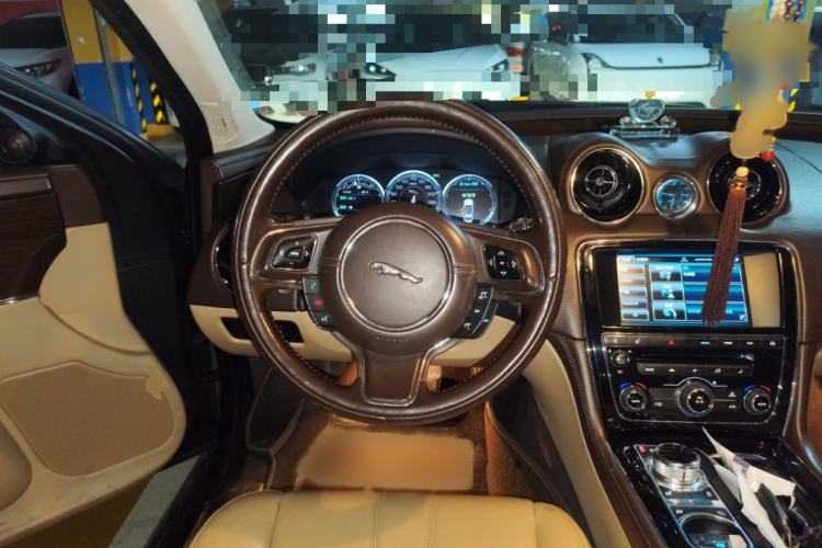 Used Jaguar XJ 2014 XJL 2.0T Two-Wheel-Drive Elegant Business Edition Steering Wheel
