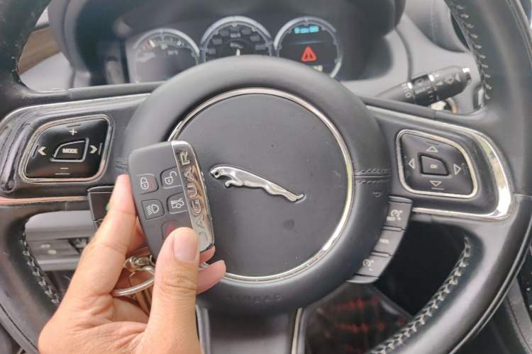 Used Jaguar XJ 2014 XJL 2.0T Two-Wheel-Drive Elegant Business Edition Vehicle Key