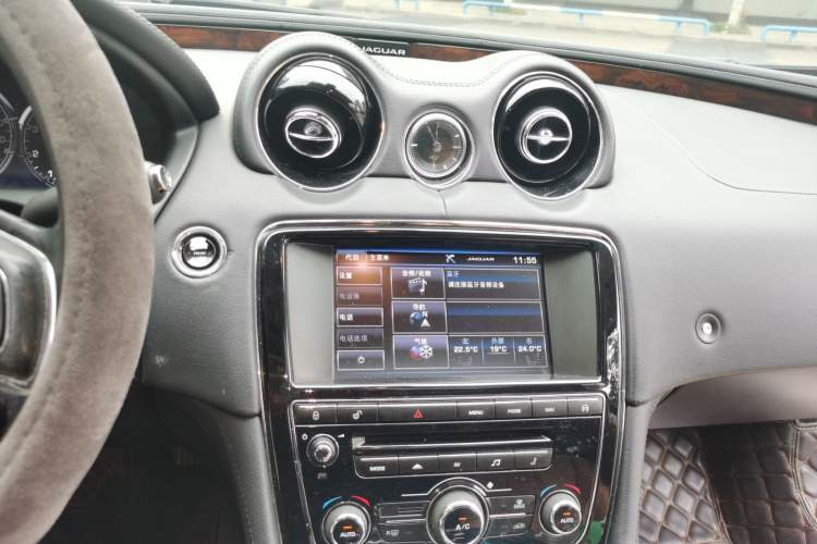 Used Jaguar XJ 2014 XJL 3.0 SC Two-Wheel-Drive Panoramic Business Edition Audio And AC Panel