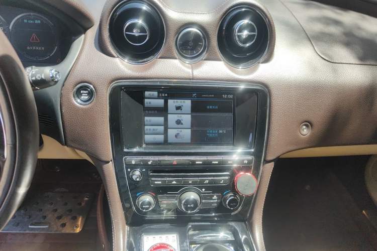 Used Jaguar XJ 2014 XJL 2.0T Two-Wheel-Drive Elegant Business Edition Audio And AC Panel