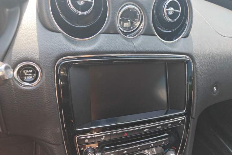 Used Jaguar XJ 2014 XJL 2.0T Two-Wheel-Drive Elegant Business Edition Audio And AC Panel
