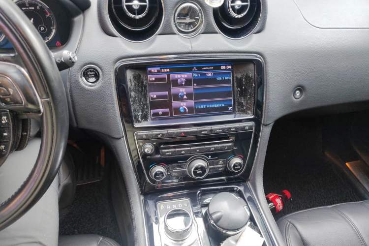 Used Jaguar XJ 2014 XJL 2.0T Two-Wheel-Drive Elegant Business Edition Audio And AC Panel