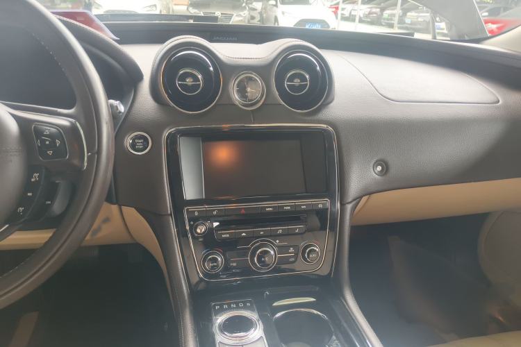 Used Jaguar XJ 2014 XJL 2.0T Two-Wheel-Drive Elegant Business Edition Audio And AC Panel
