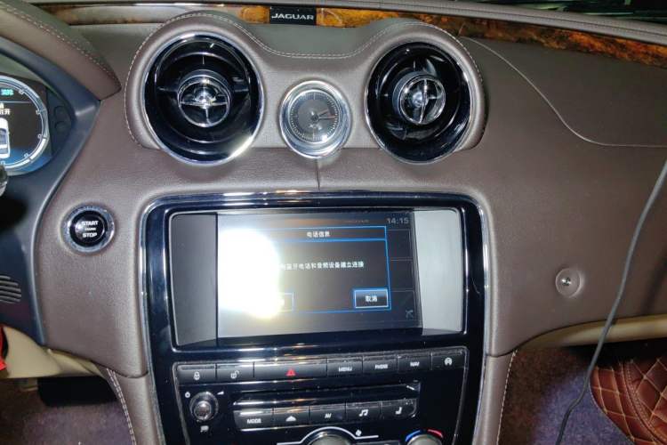 Used Jaguar XJ 2014 XJL 3.0 SC Two-Wheel-Drive Panoramic Business Edition Audio And AC Panel