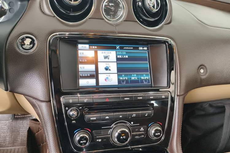 Used Jaguar XJ 2014 XJL 2.0T Two-Wheel-Drive Elegant Business Edition Audio And AC Panel