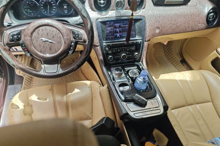 Used Jaguar XJ 2014 XJL 2.0T Two-Wheel-Drive Elegant Business Edition Center Console