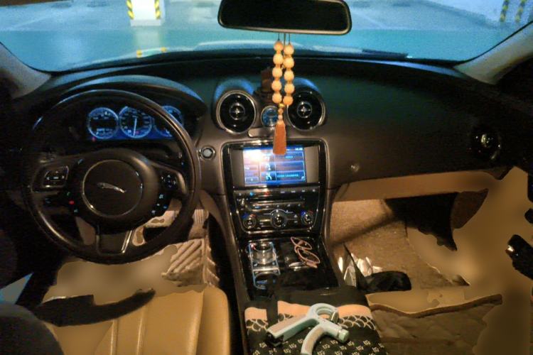 Used Jaguar XJ 2014 XJL 2.0T Two-Wheel-Drive Elegant Business Edition Center Console